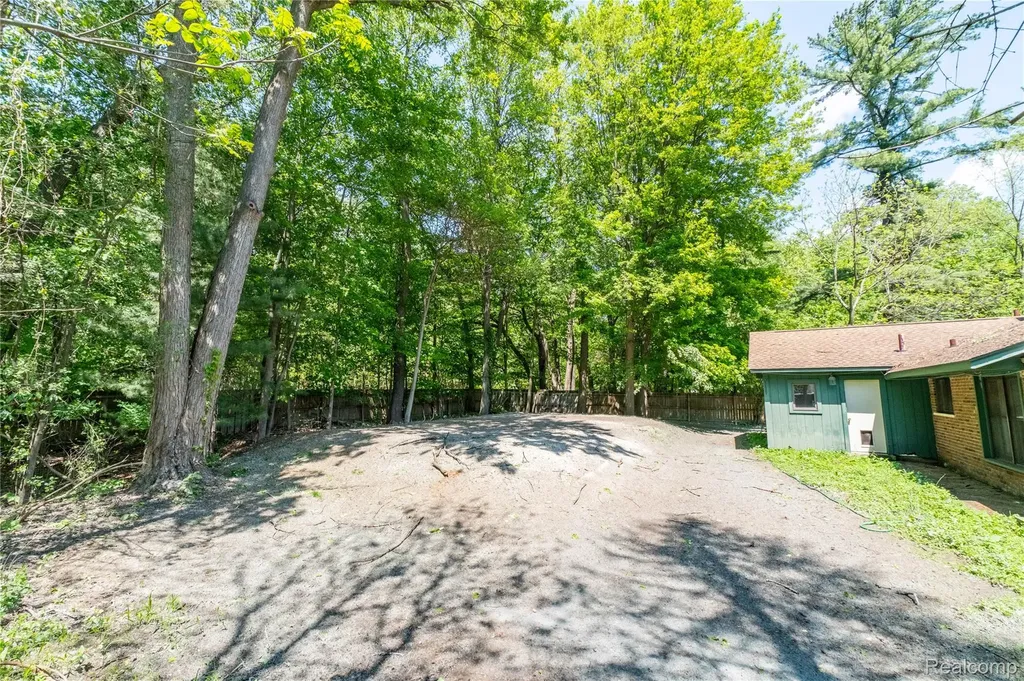 21417 Parker Street Farmington Hills City MI 48336
