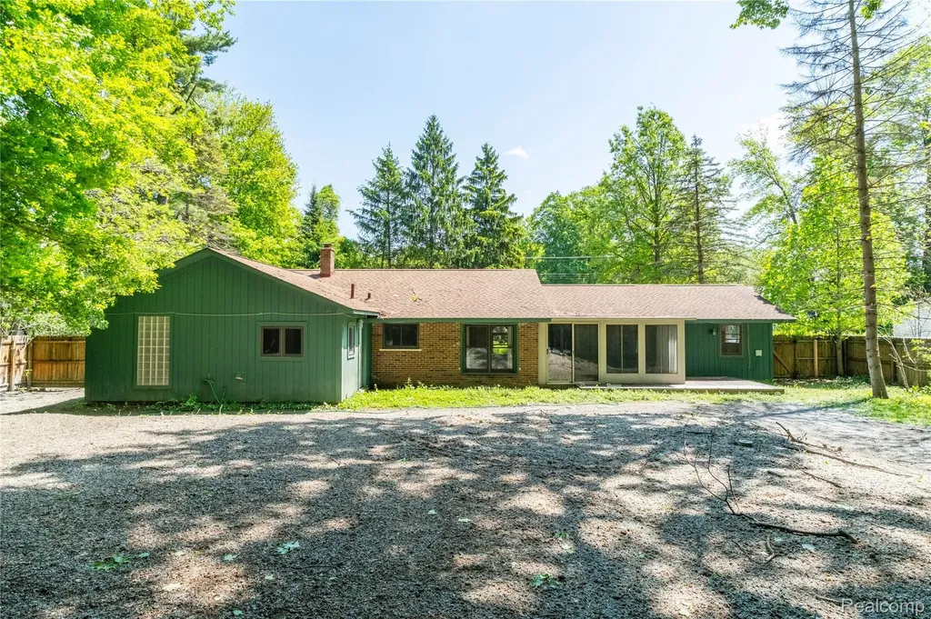 21417 Parker Street Farmington Hills City MI 48336