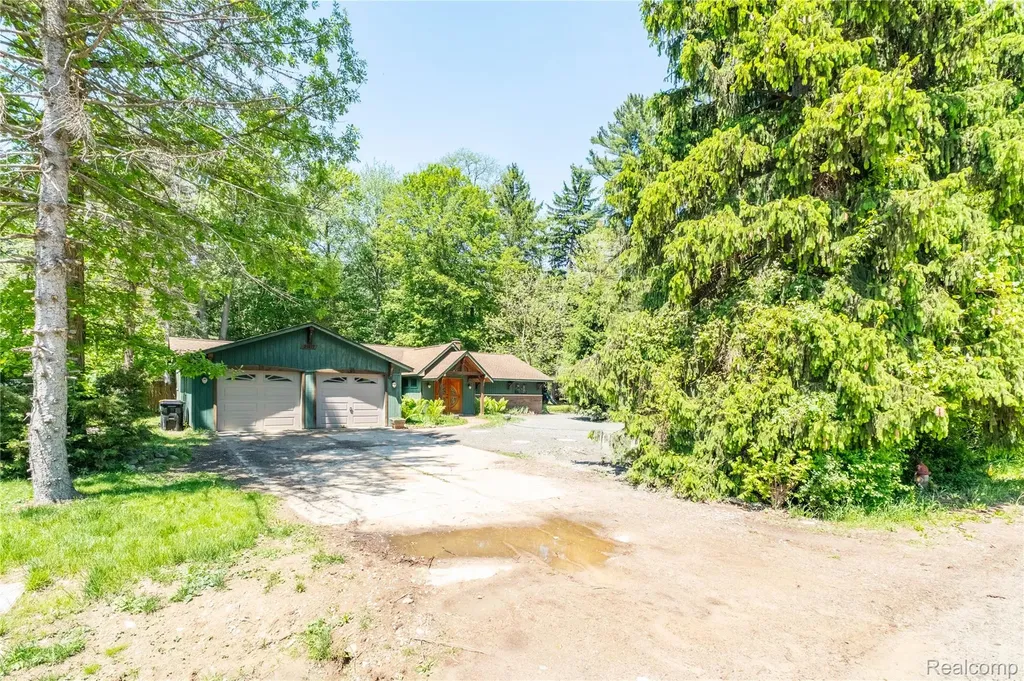21417 Parker Street Farmington Hills City MI 48336
