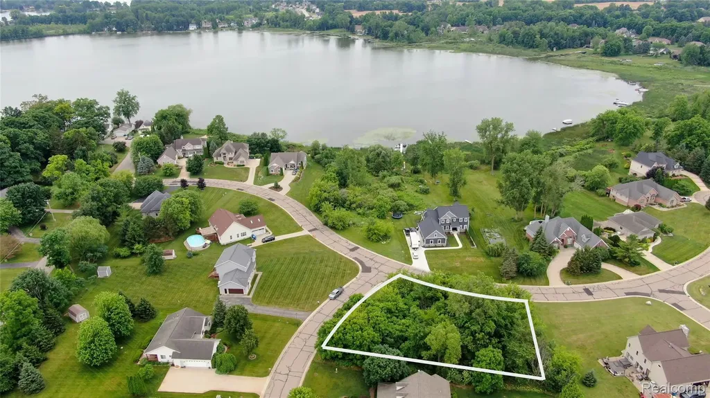 13042 Keweenaw Court Fenton Charter Township MI 48451