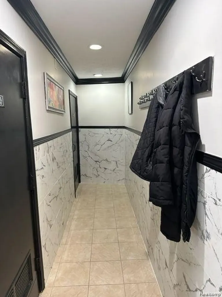 1252 N Ballenger Flint Charter Township MI 48504
