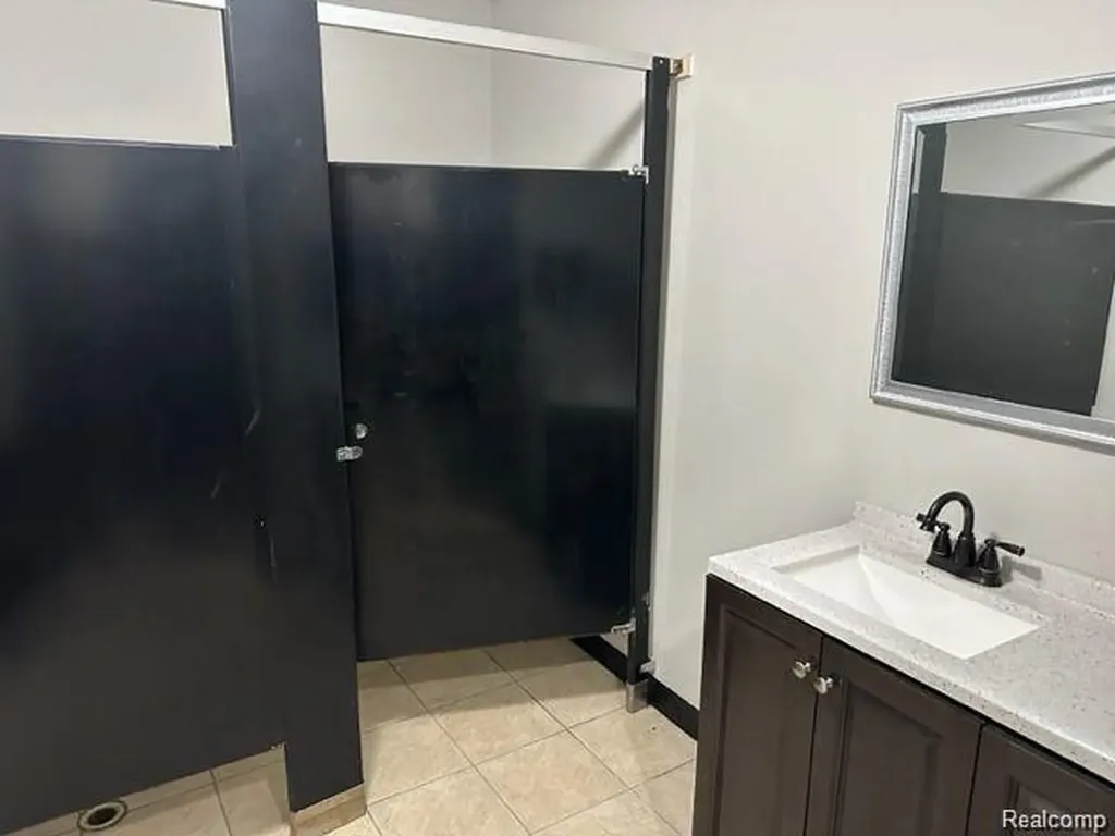 1252 N Ballenger Flint Charter Township MI 48504