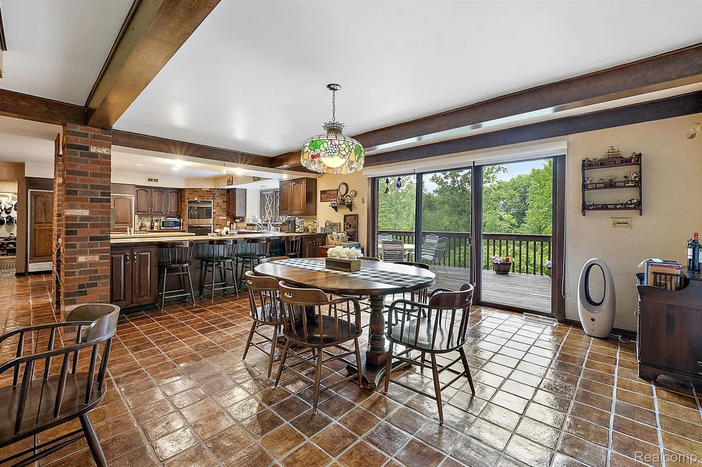 4670 Cove Road West Bloomfield Charter Township MI 48323