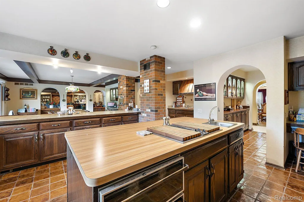 4670 Cove Road West Bloomfield Charter Township MI 48323