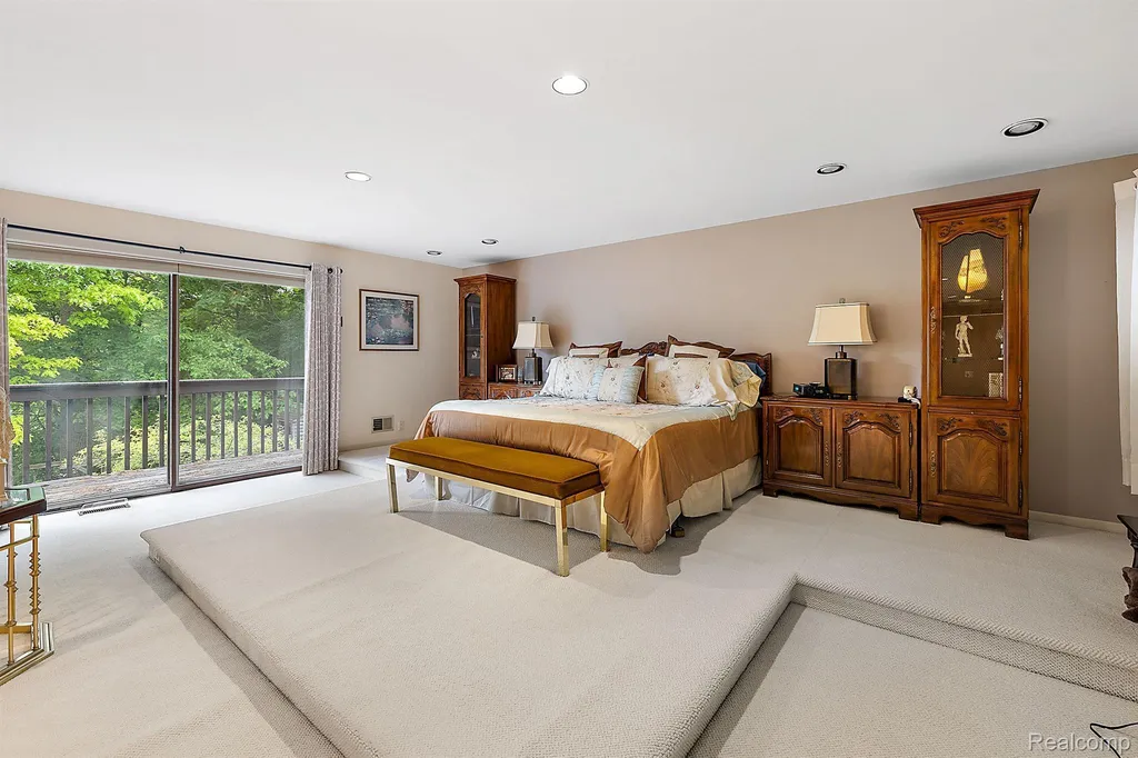 4670 Cove Road West Bloomfield Charter Township MI 48323