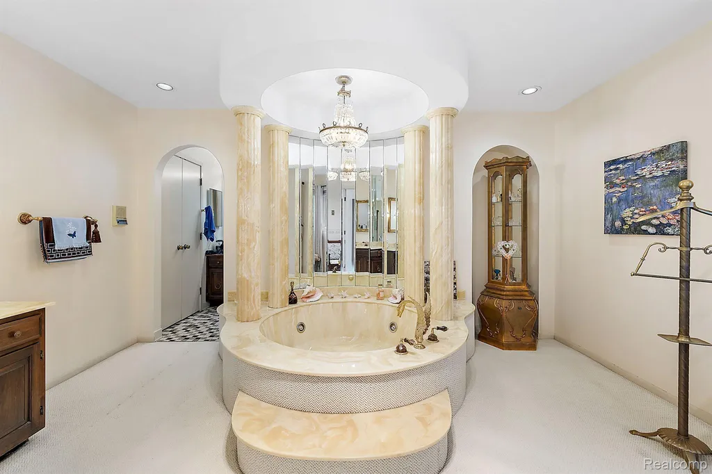 4670 Cove Road West Bloomfield Charter Township MI 48323