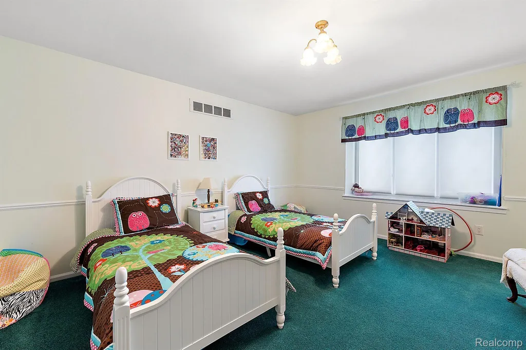 4670 Cove Road West Bloomfield Charter Township MI 48323