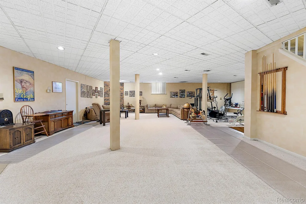 4670 Cove Road West Bloomfield Charter Township MI 48323