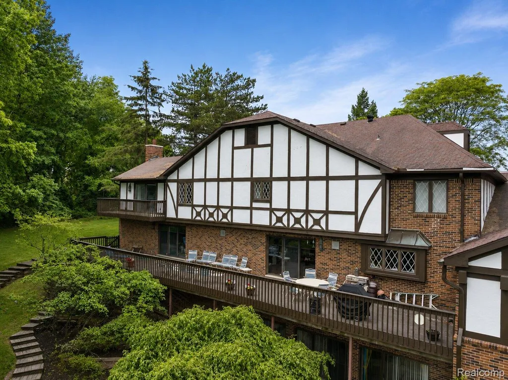 4670 Cove Road West Bloomfield Charter Township MI 48323