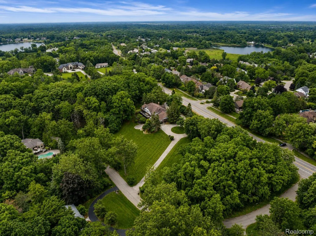 4670 Cove Road West Bloomfield Charter Township MI 48323