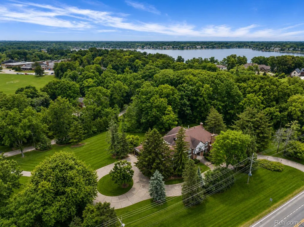 4670 Cove Road West Bloomfield Charter Township MI 48323