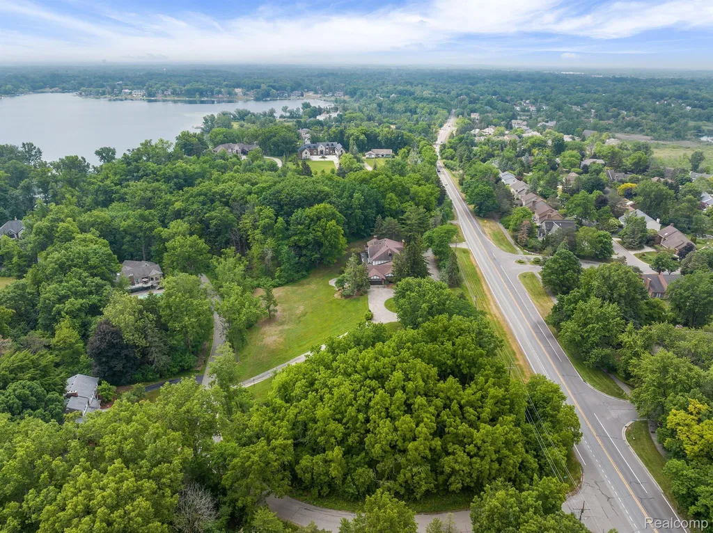 4670 Cove Road West Bloomfield Charter Township MI 48323