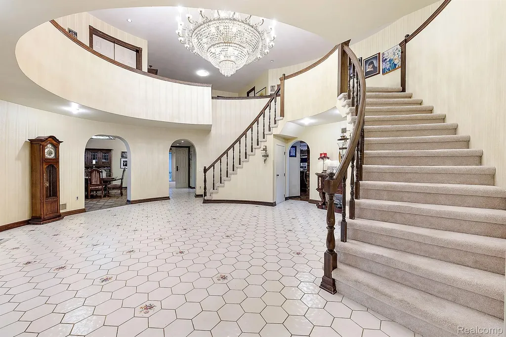 4670 Cove Road West Bloomfield Charter Township MI 48323