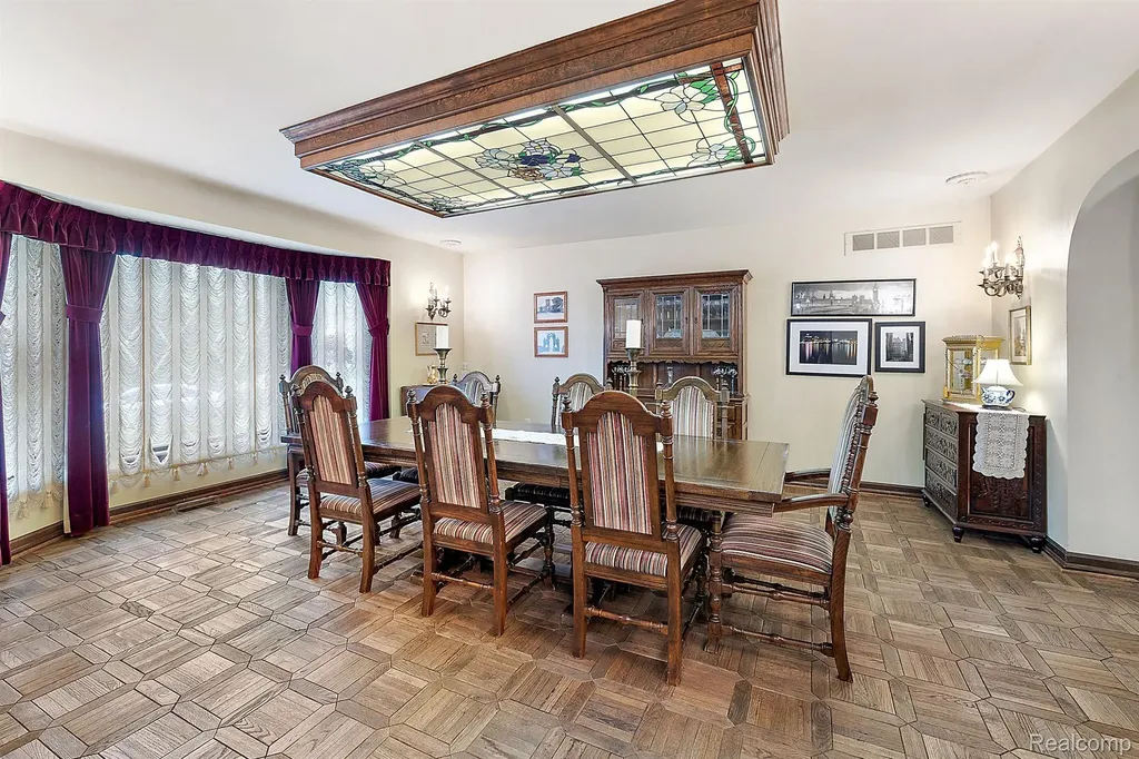 4670 Cove Road West Bloomfield Charter Township MI 48323
