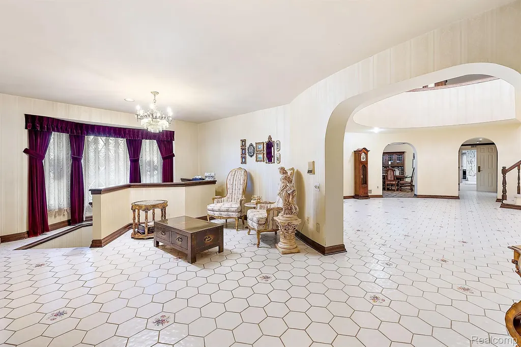 4670 Cove Road West Bloomfield Charter Township MI 48323