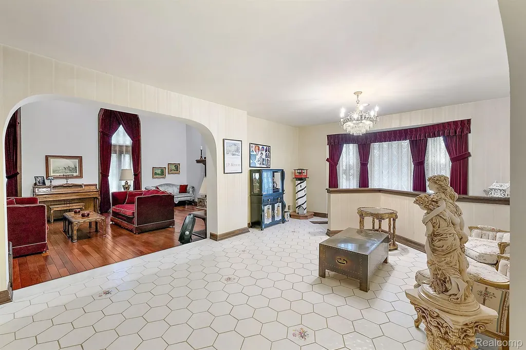4670 Cove Road West Bloomfield Charter Township MI 48323