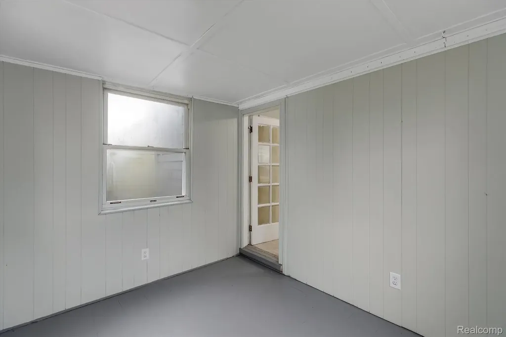 20000 Roscommon Street Harper Woods City MI 48225