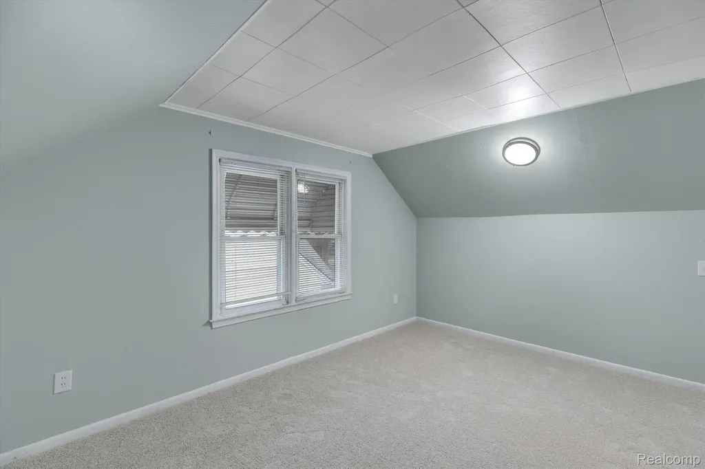 20000 Roscommon Street Harper Woods City MI 48225