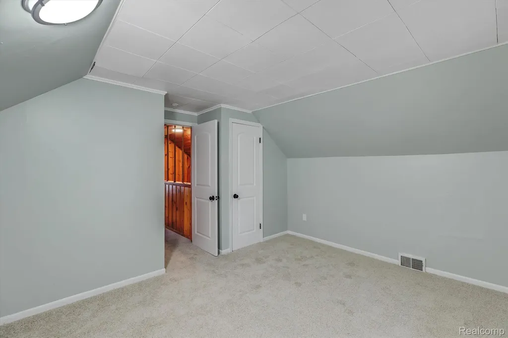 20000 Roscommon Street Harper Woods City MI 48225