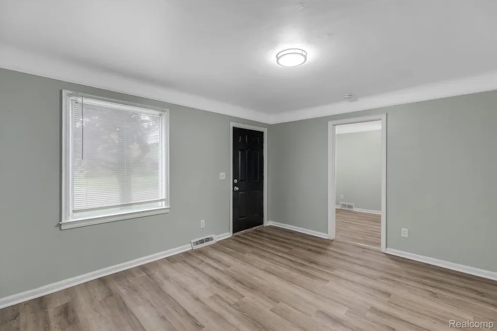 20000 Roscommon Street Harper Woods City MI 48225