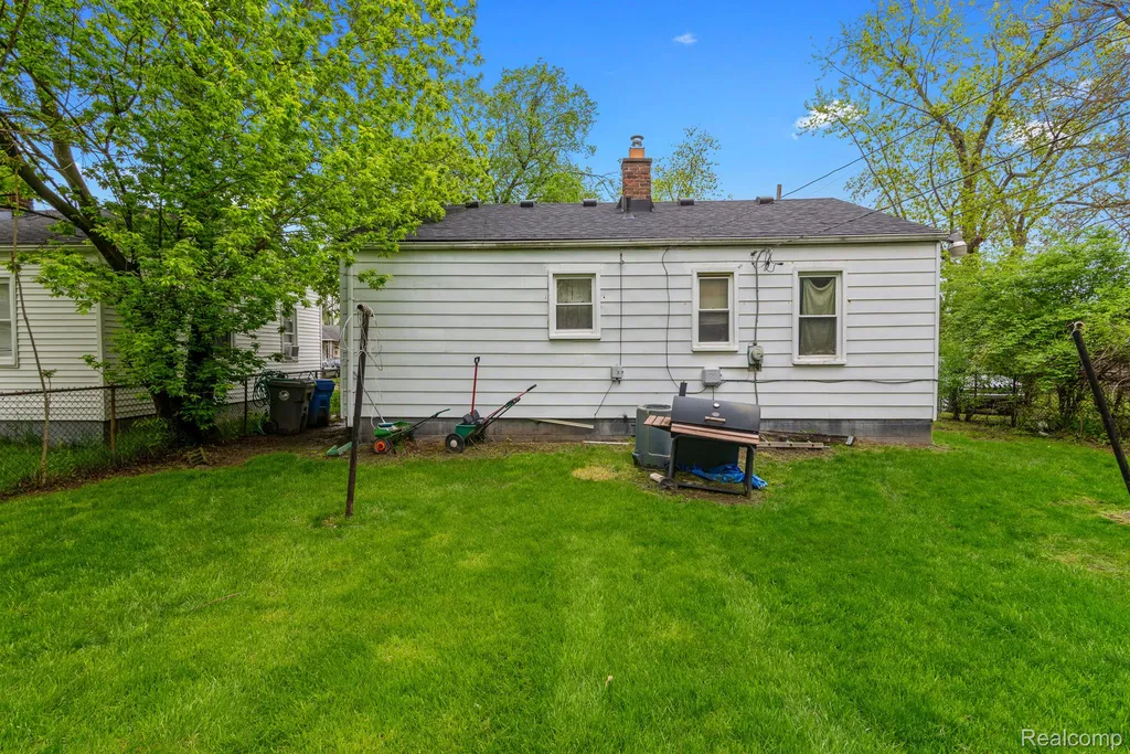 26631 New York Street Inkster City MI 48141