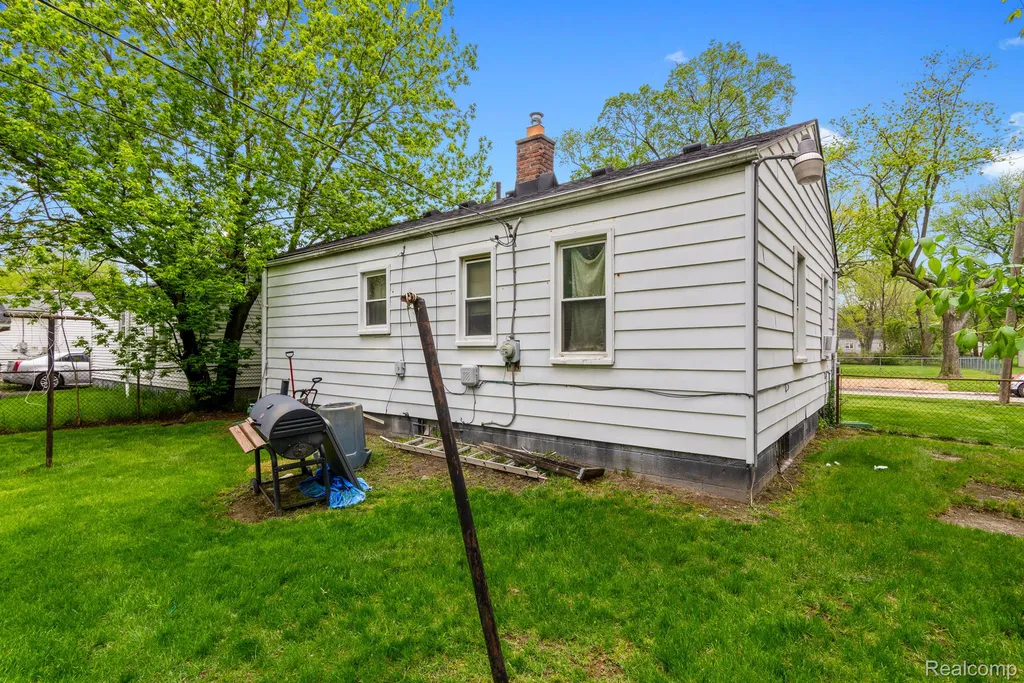 26631 New York Street Inkster City MI 48141