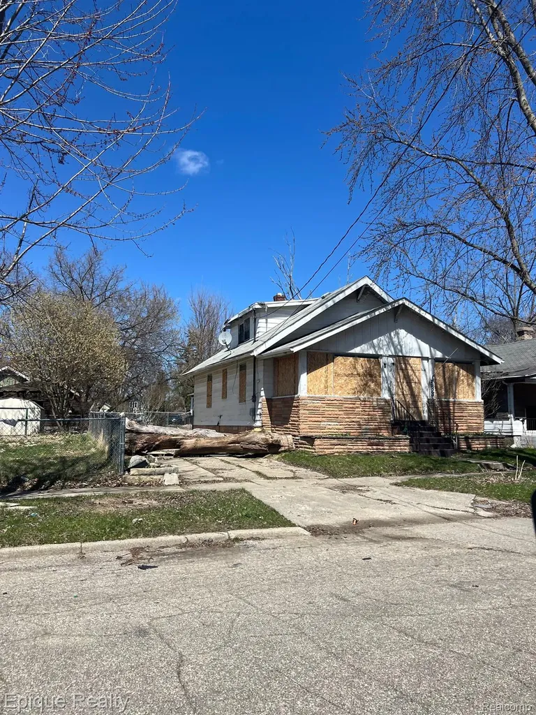 133 E Oakley Street Flint City MI 48503
