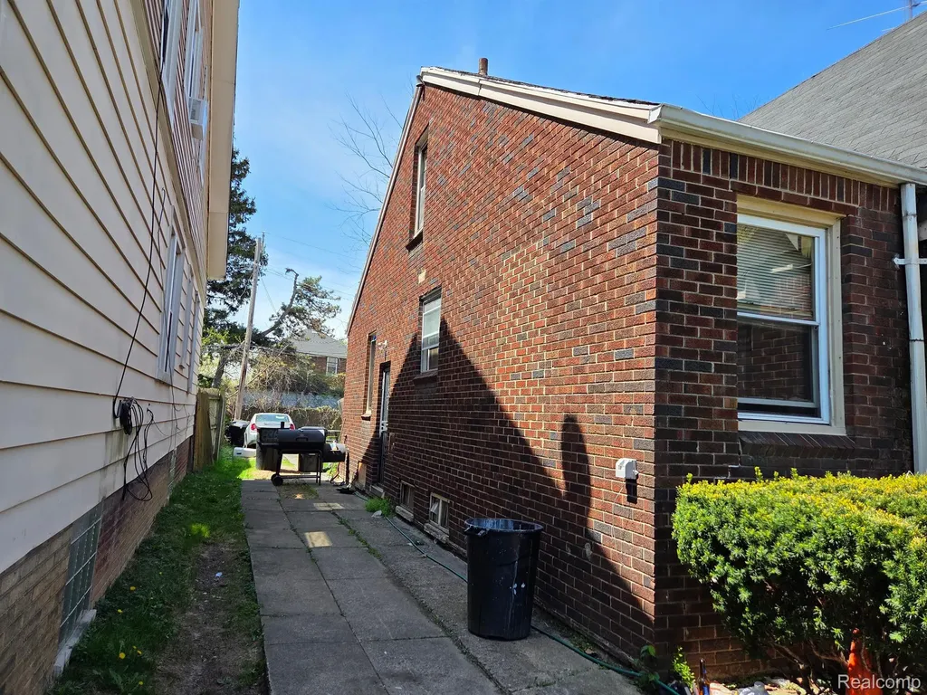 8869 Manor Street Detroit City MI 48204
