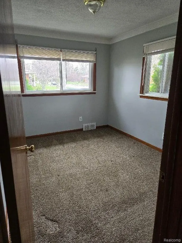 19000 Rosetta Avenue Eastpointe City MI 48021