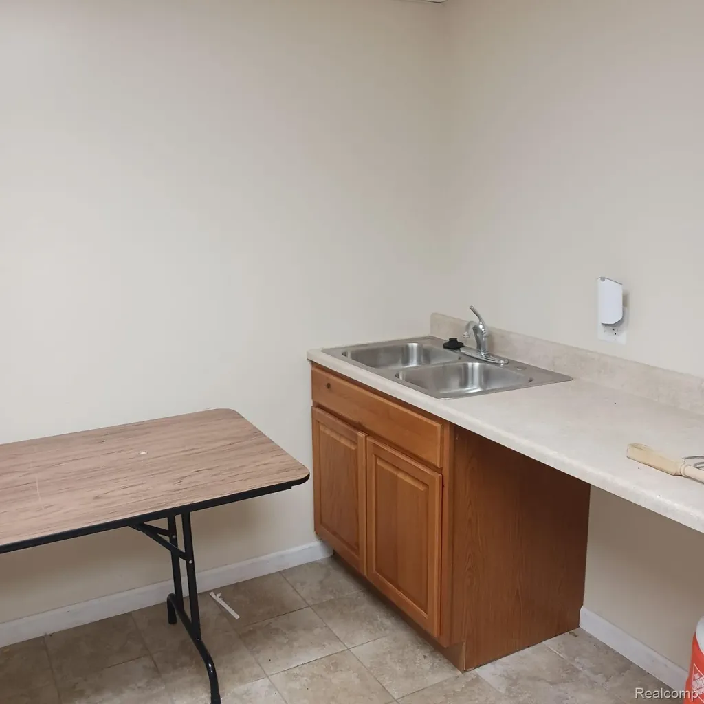 15921 W Eight Mile Road Detroit City MI 48235