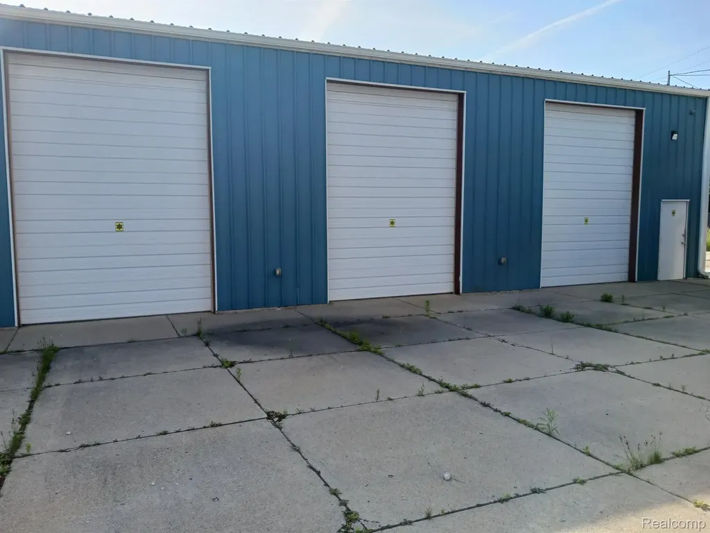 15921 W Eight Mile Road Detroit City MI 48235