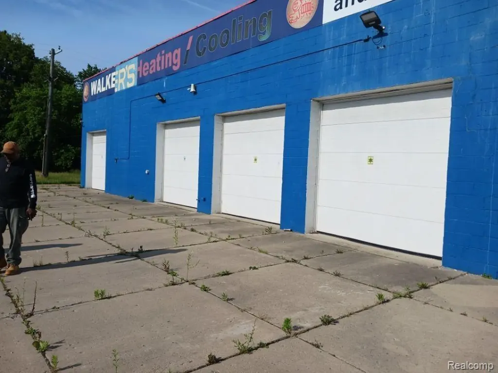 15921 W Eight Mile Road Detroit City MI 48235