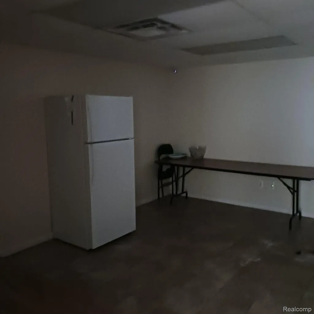15921 W Eight Mile Road Detroit City MI 48235