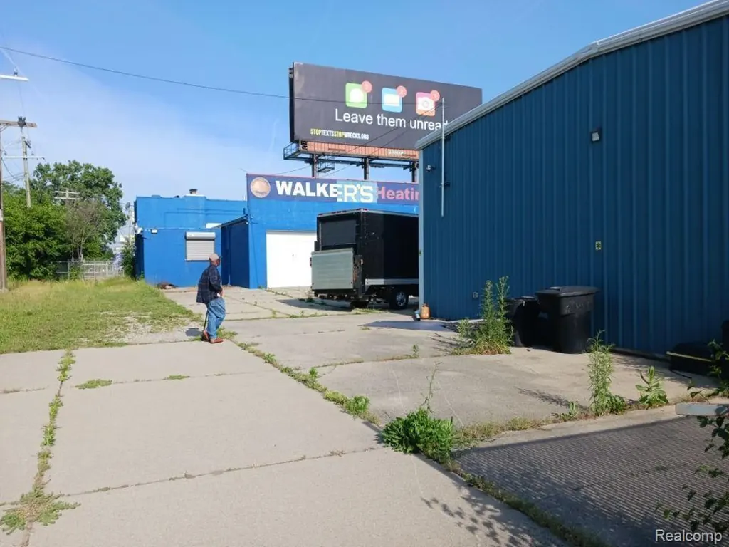 15921 W Eight Mile Road Detroit City MI 48235