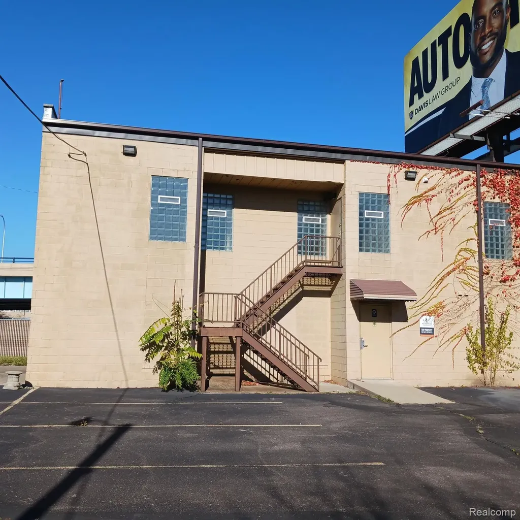 15921 W Eight Mile Road Detroit City MI 48235
