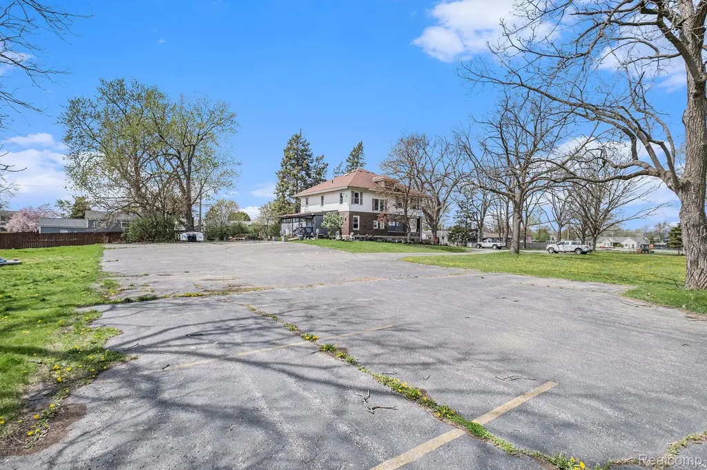 2040 E Maple Avenue Grand Blanc Charter Township MI 48507