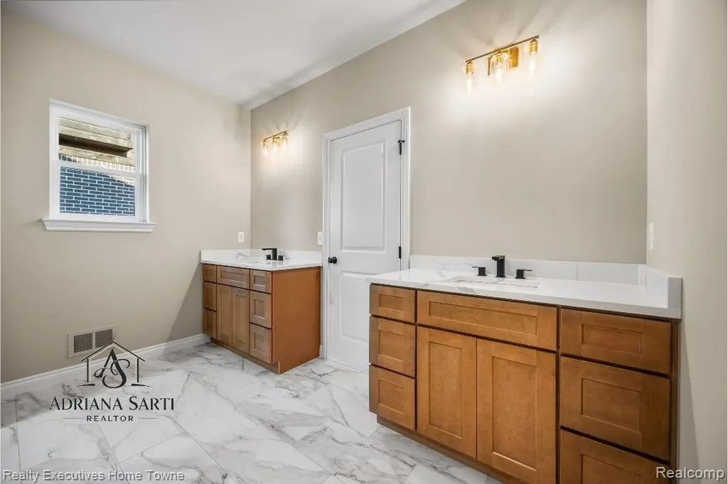 11812 Encore Drive Shelby Charter Township MI 48315