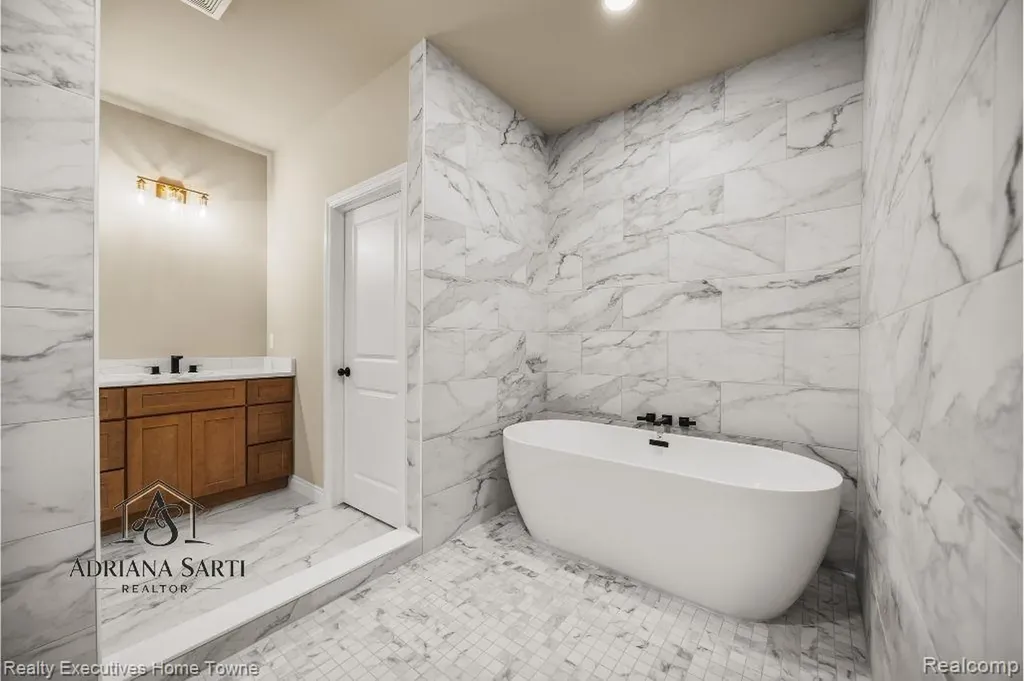 11812 Encore Drive Shelby Charter Township MI 48315
