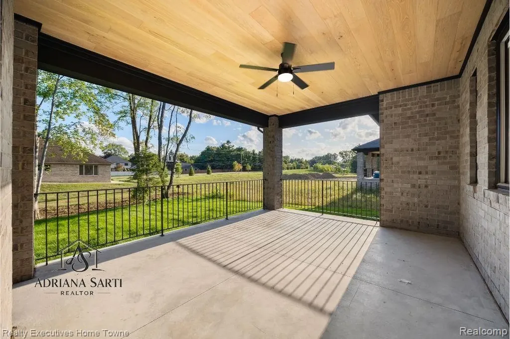11812 Encore Drive Shelby Charter Township MI 48315