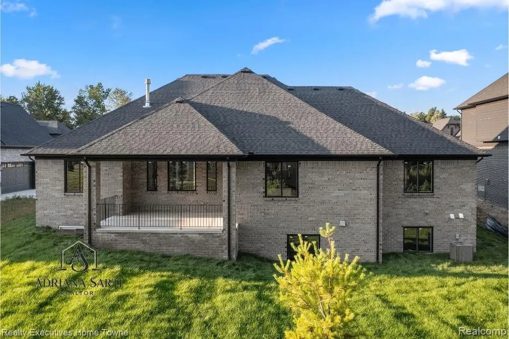 11812 Encore Drive Shelby Charter Township MI 48315