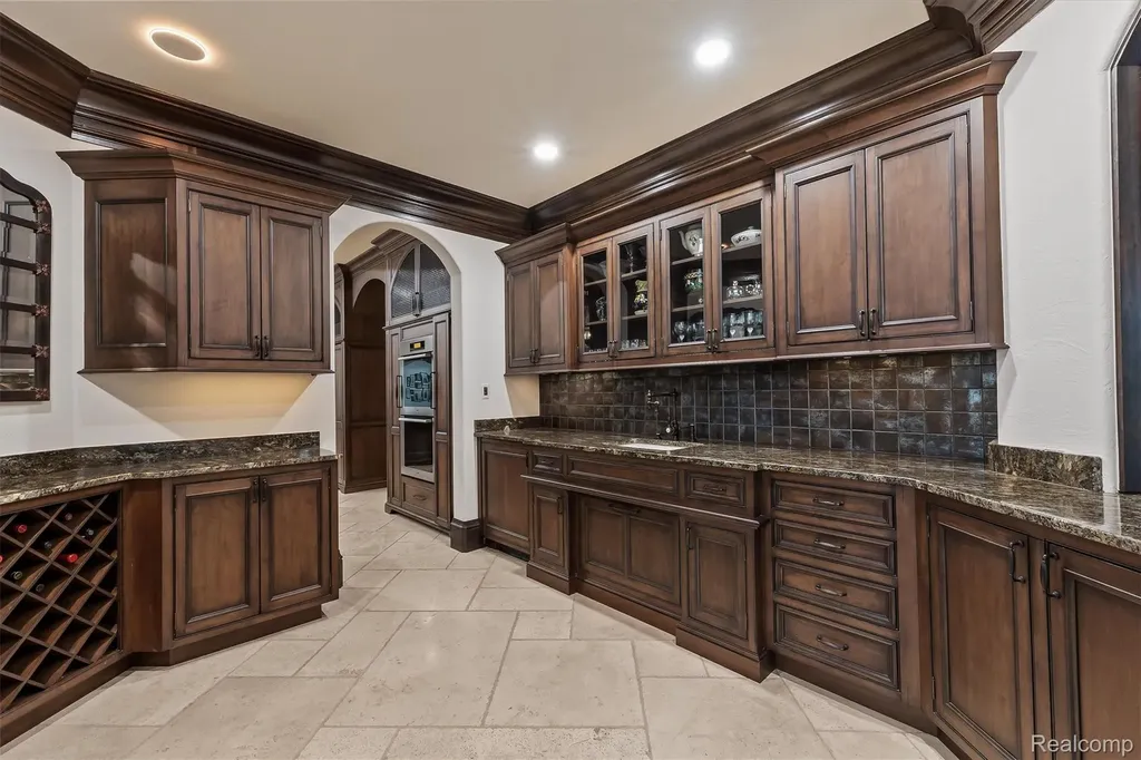 26565 Scenic Franklin Village MI 48025