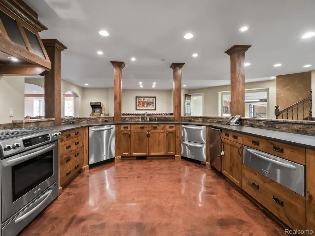 26565 Scenic Franklin Village MI 48025