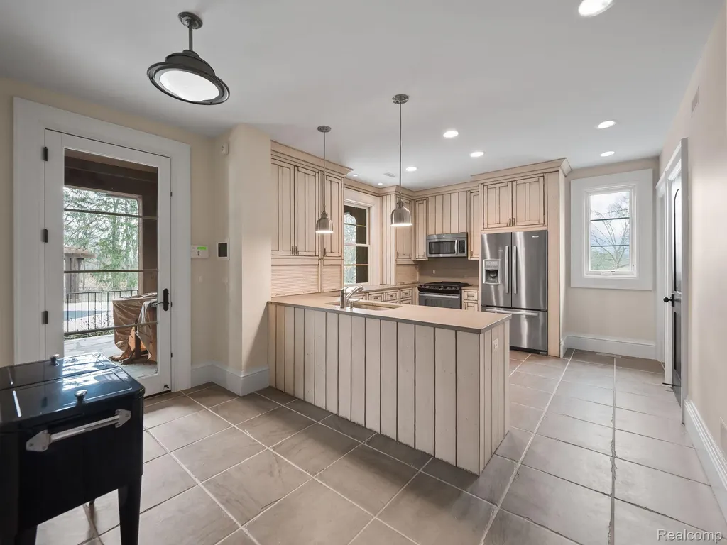 26565 Scenic Franklin Village MI 48025