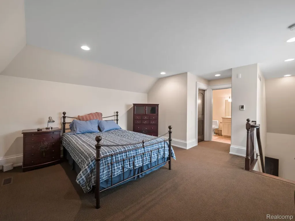 26565 Scenic Franklin Village MI 48025