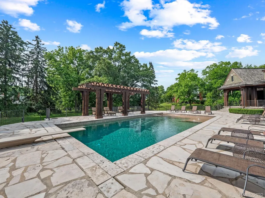 26565 Scenic Franklin Village MI 48025