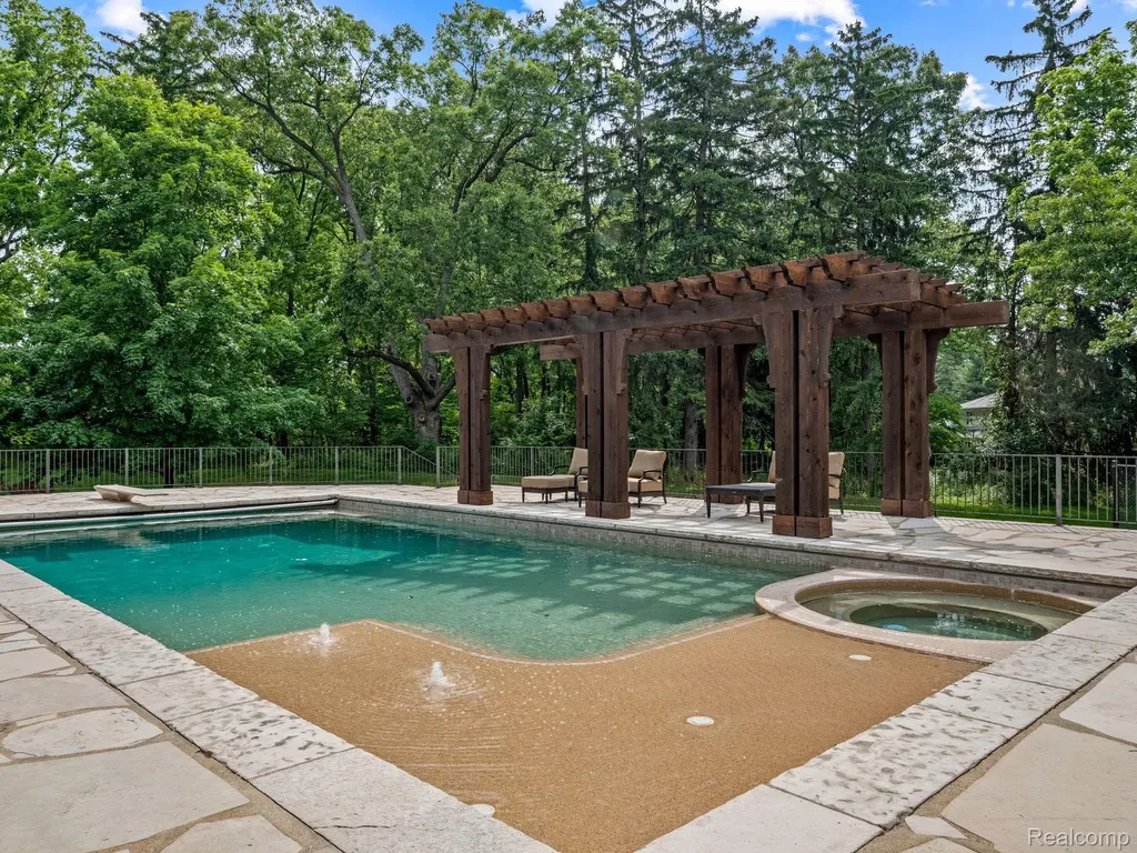 26565 Scenic Franklin Village MI 48025