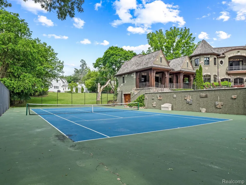 26565 Scenic Franklin Village MI 48025