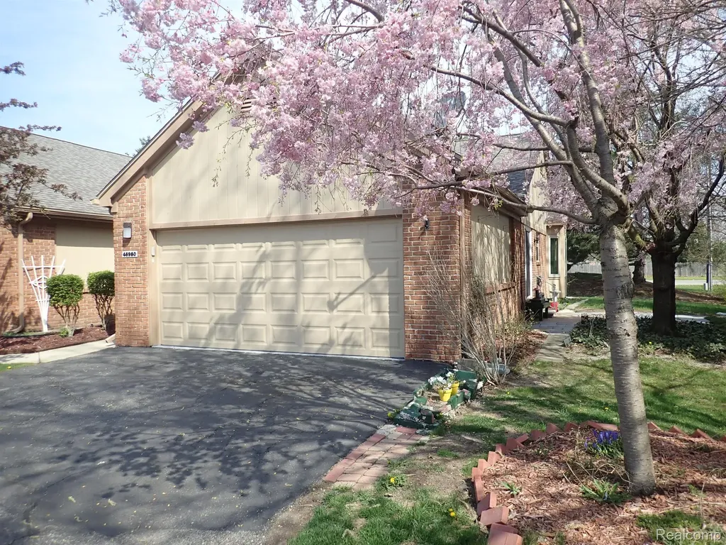 46980 Country Lane Macomb Township MI 48044