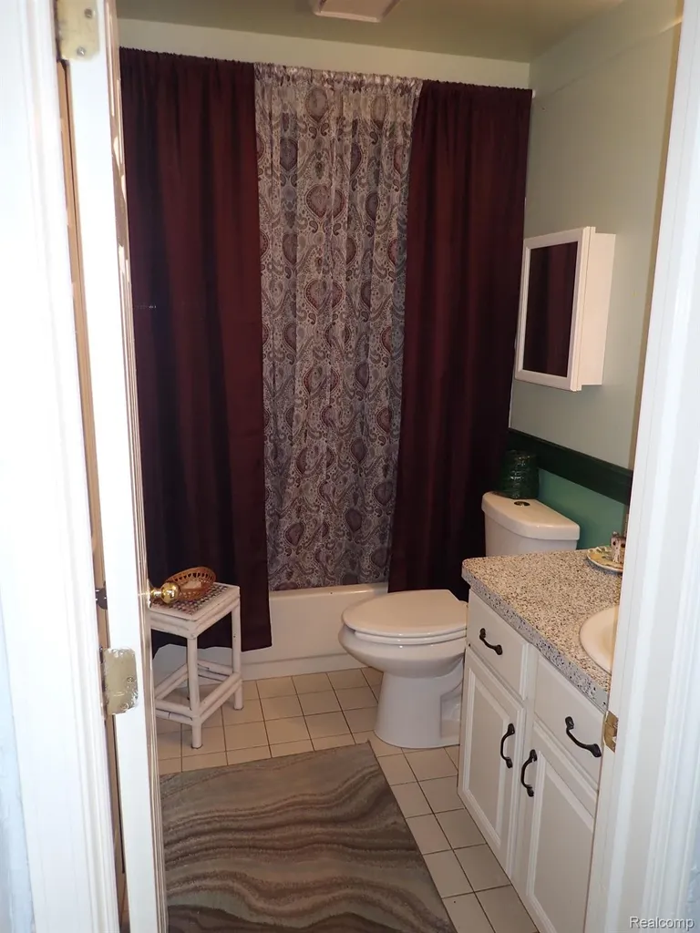 46980 Country Lane Macomb Township MI 48044