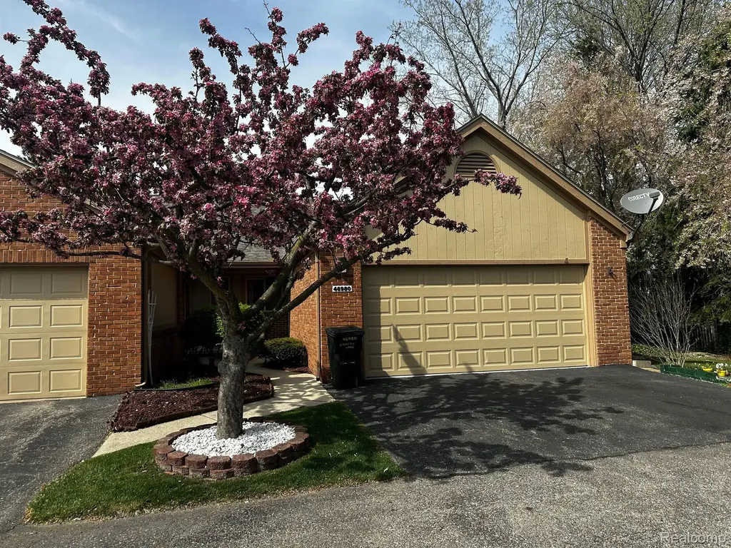 46980 Country Lane Macomb Township MI 48044